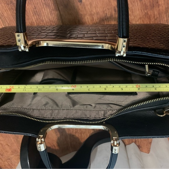 Crock embossed ladies bag - Picture 3 of 4